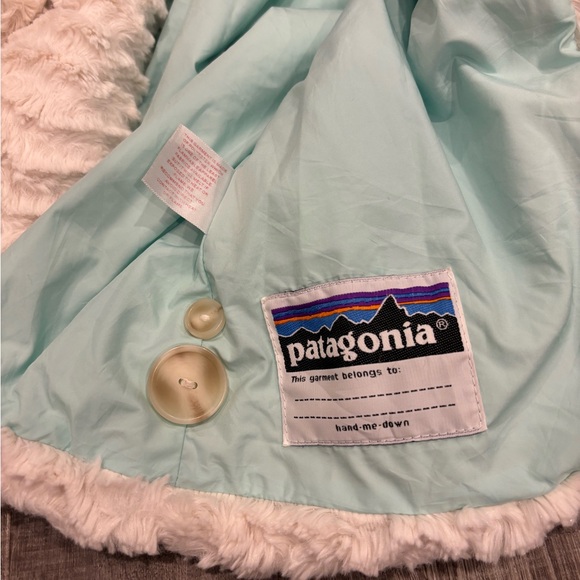 Cozy White Faux Fur Patagonia jacket - Picture 3 of 3